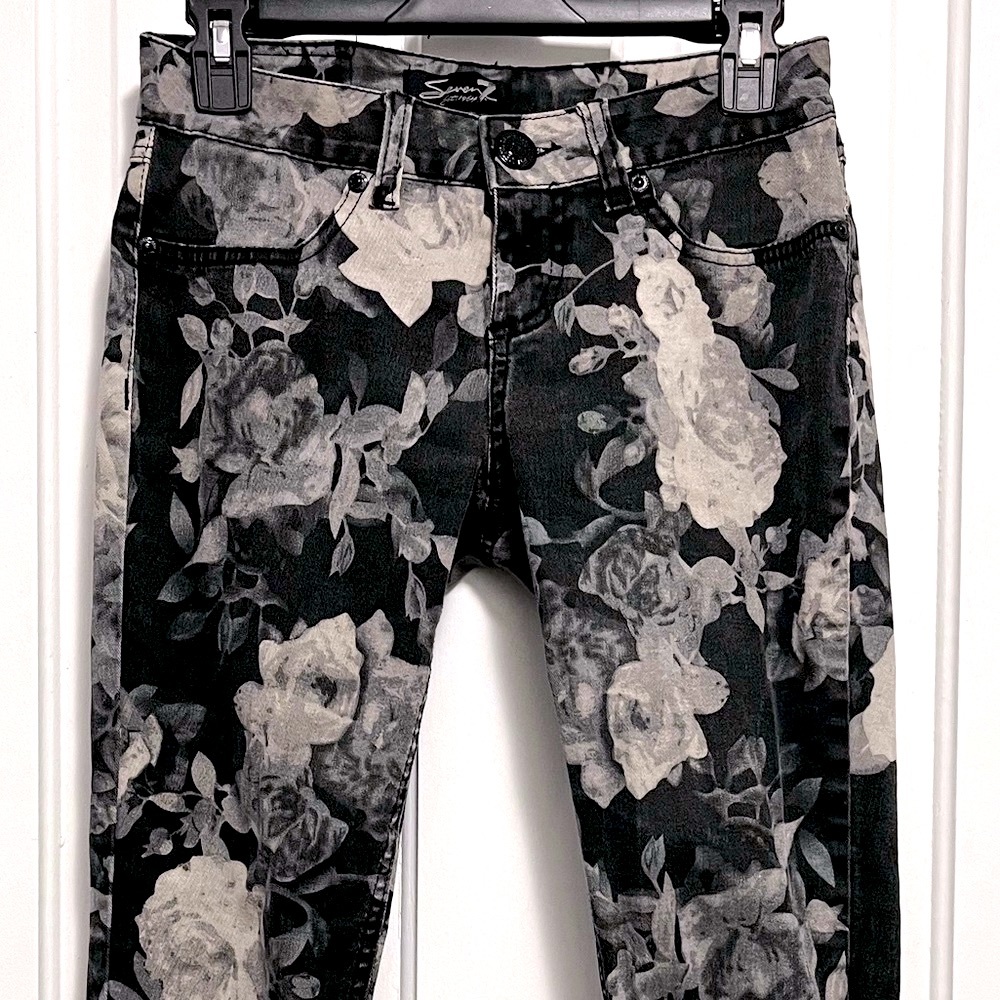 5/$30 Black Floral Skinny Jeans
